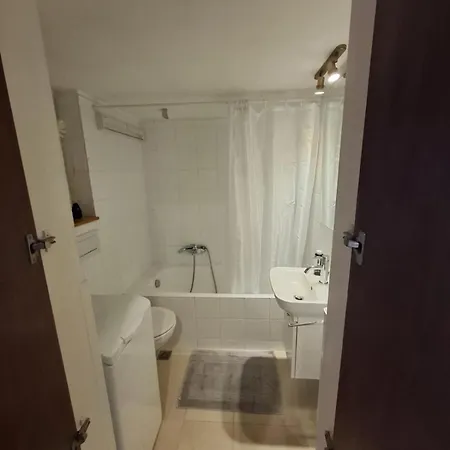 Antony's Elli Rhodes City